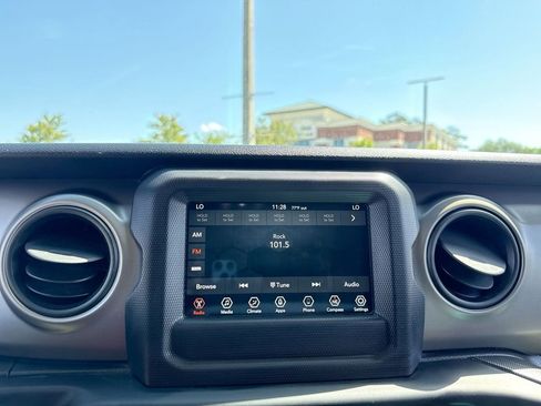 Used 2020 Jeep Wrangler Sport image 18