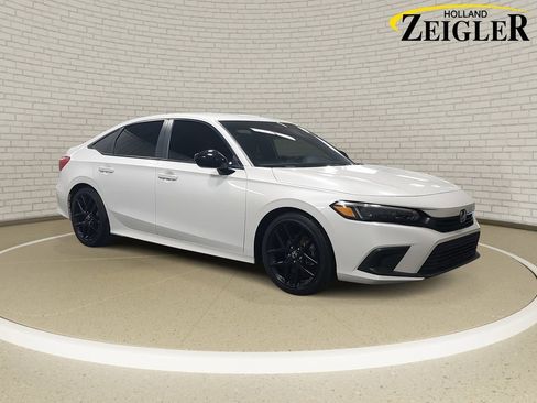 Used 2023 Honda Civic Sport image 3