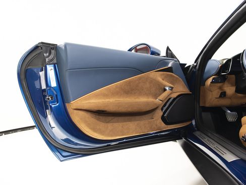 Certified 2025 Ferrari Roma Spider RWD image 22
