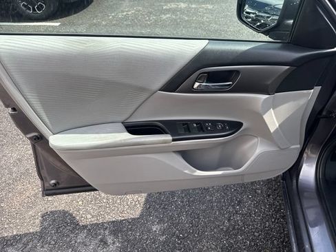 Used 2015 Honda Accord LX image 10