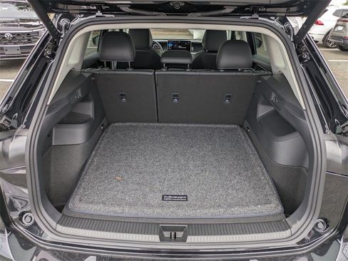 New 2025 Volkswagen Tiguan SE image 13