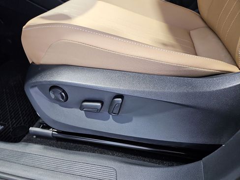 Certified 2023 Volkswagen Tiguan SE FWD image 17