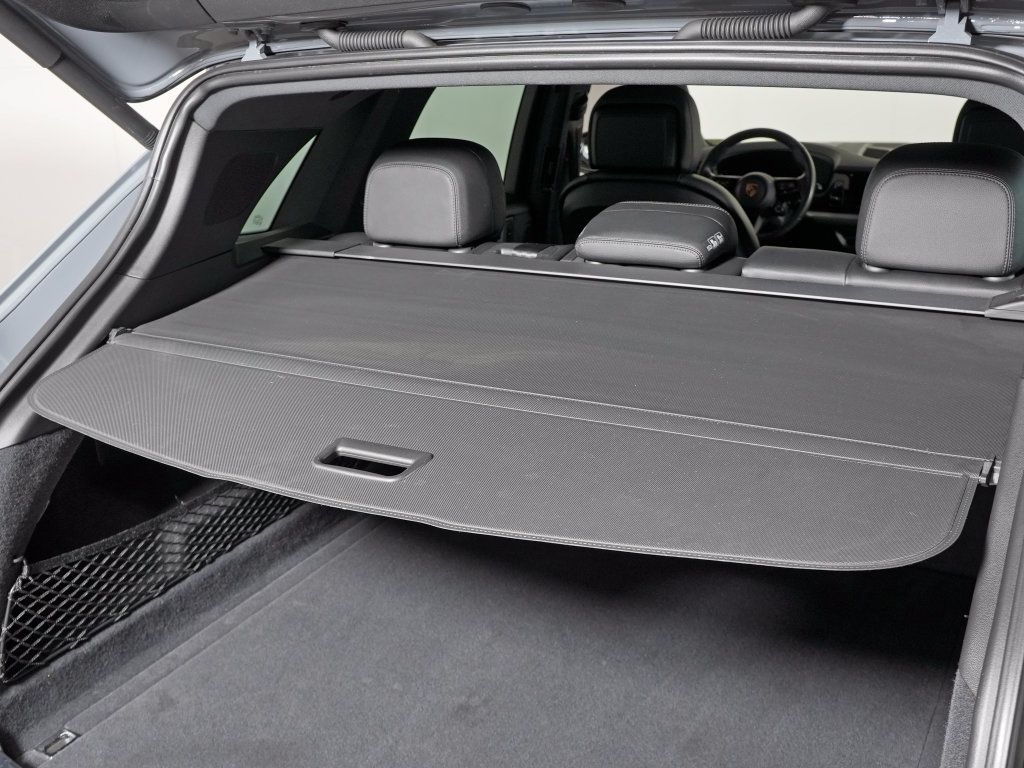 Certified 2024 Porsche Cayenne AWD/4WD image 46