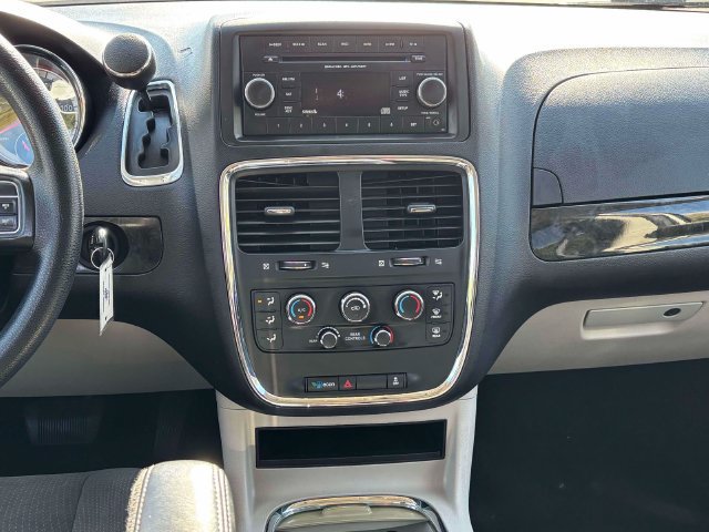 Used 2016 Dodge Grand Caravan SXT FWD image 30
