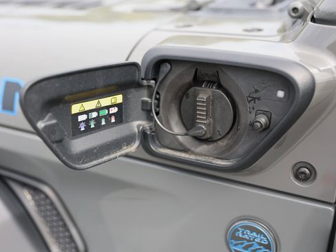 Used 2021 Jeep Wrangler Unlimited Rubicon 4xe w/ Cold Weather Group image 18