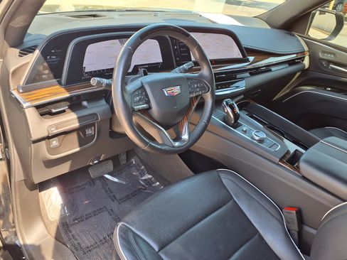 Certified 2024 Cadillac Escalade Premium Luxury image 19