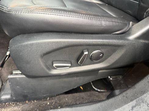 Used 2018 Ford Explorer XLT w/ Equipment Group 202A AWD/4WD image 14