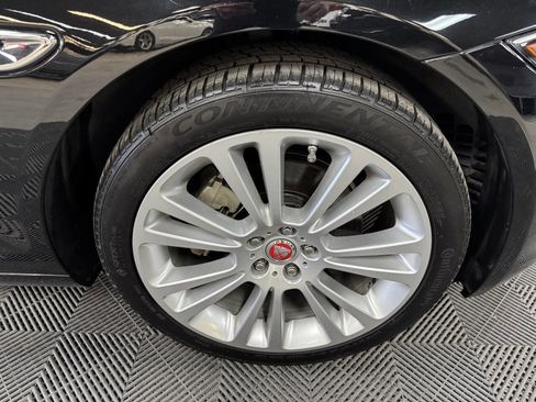 Used 2020 Jaguar XF Premium image 20