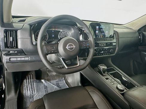 Used 2024 Nissan Pathfinder SL w/ SL Premium Package image 11