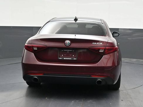 Used 2019 Alfa Romeo Giulia RWD image 4