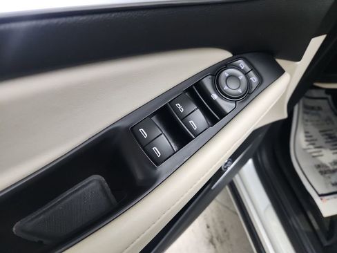 Used 2023 Buick Enclave Essence w/ Experience Buick Package FWD image 17