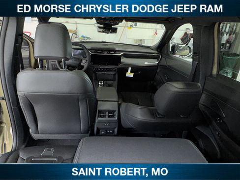 New 2026 Jeep Cherokee Overland w/ Advanced Pro Tech Group AWD/4WD image 40