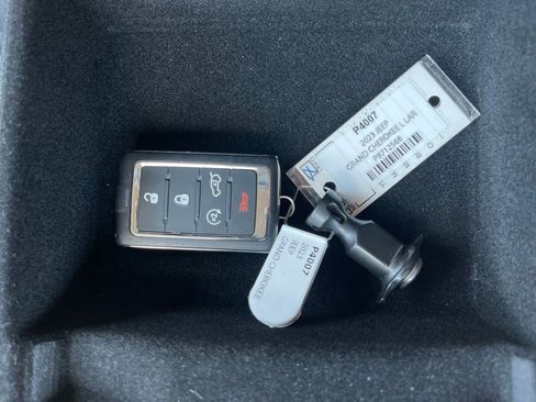 Used 2023 Jeep Grand Cherokee L Laredo w/ Luxury Tech Group I AWD/4WD image 36