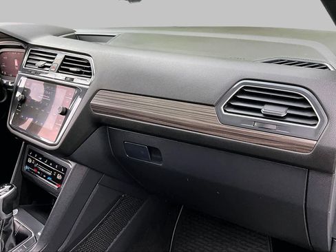 Used 2022 Volkswagen Tiguan SEL R-Line AWD/4WD image 18