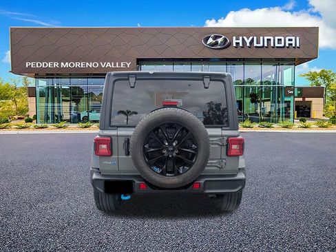 Used 2022 Jeep Wrangler Unlimited Sahara AWD/4WD image 4