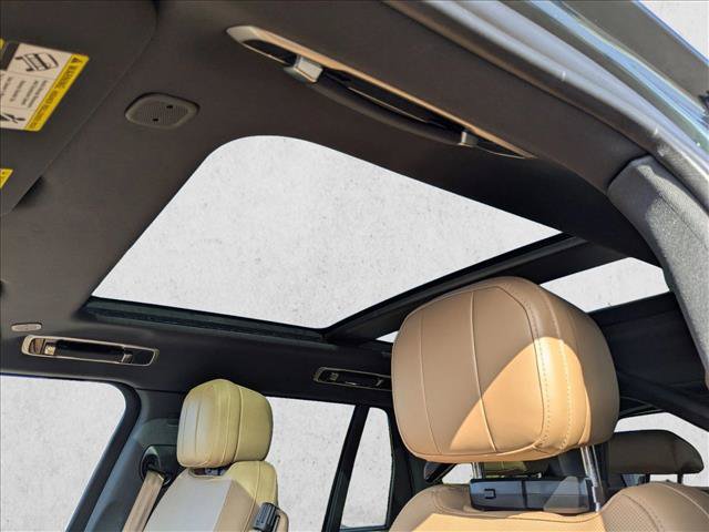 Certified 2025 Land Rover Range Rover SE AWD/4WD image 15