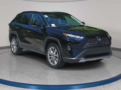 Used 2022 Toyota RAV4 Limited FWD image 3