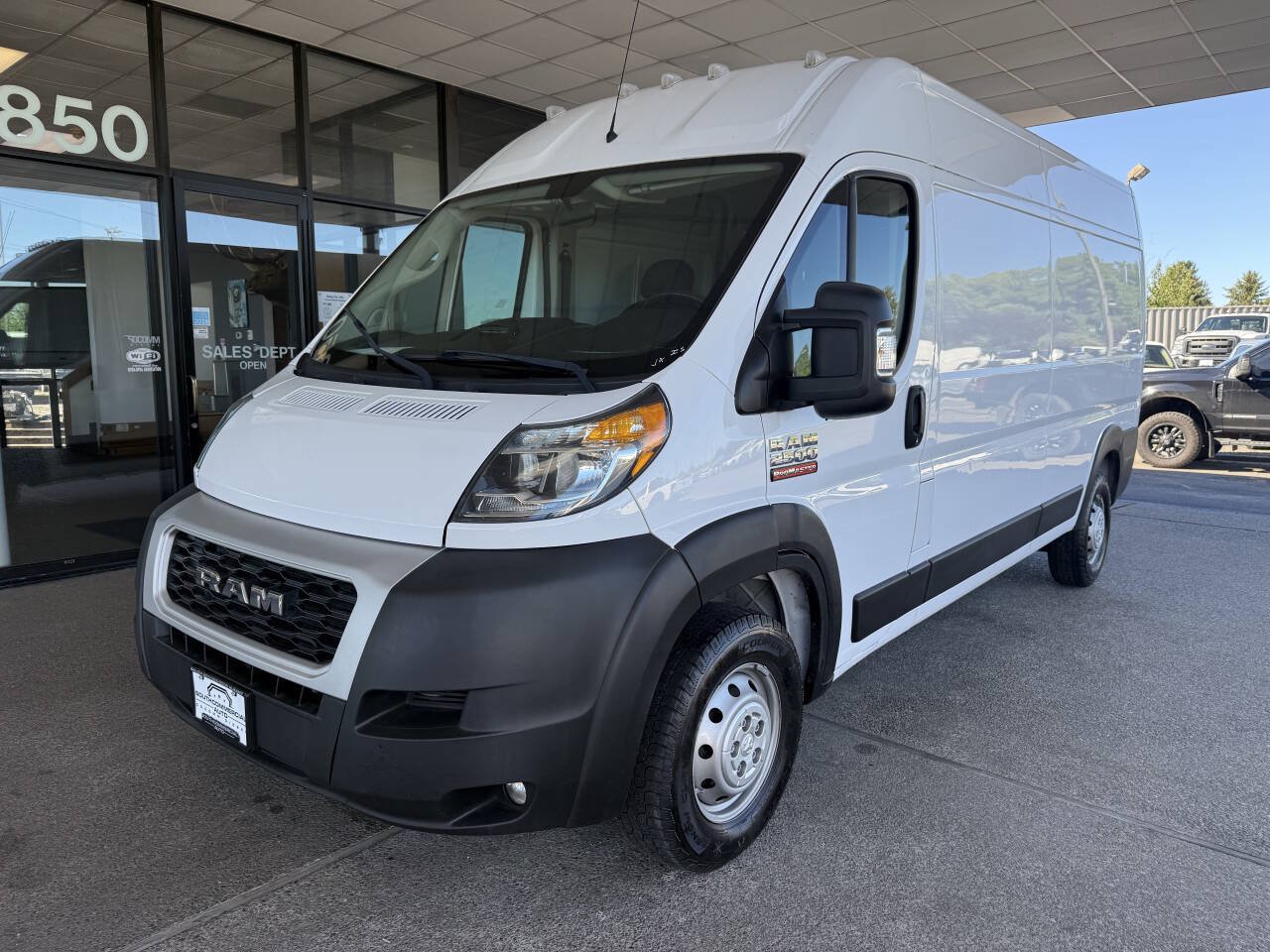 Used 2021 RAM ProMaster 2500 w/ Convenience Group FWD image 1