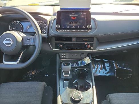 Used 2023 Nissan Rogue SV image 17