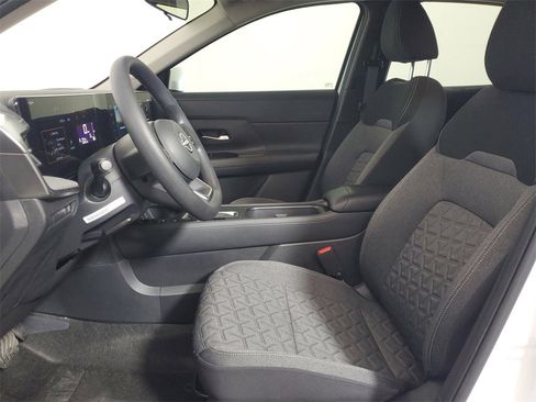 Used 2025 Nissan Kicks SV image 11