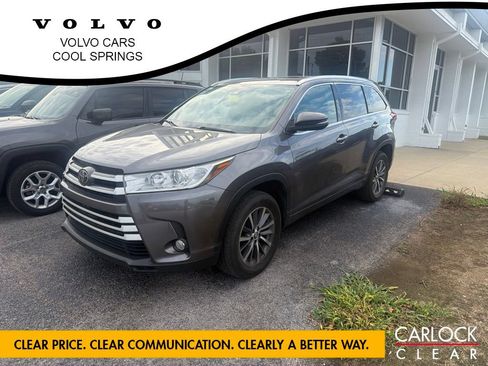 Used 2017 Toyota Highlander XLE FWD image 1