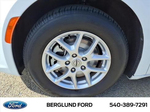 Used 2023 Chrysler Pacifica Touring-L FWD image 11