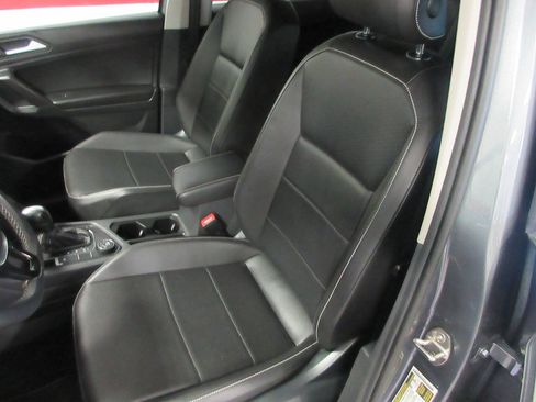 Used 2021 Volkswagen Tiguan SE AWD/4WD image 16