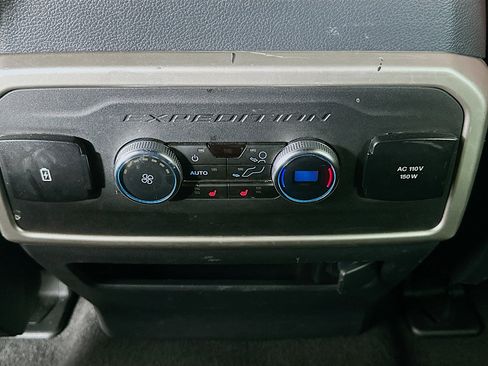 Used 2024 Ford Expedition Limited image 28