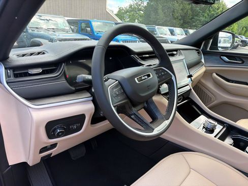 New 2026 Jeep Grand Cherokee Limited AWD/4WD image 6