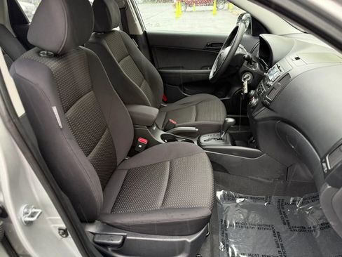 Used 2010 Hyundai Elantra GLS FWD image 18