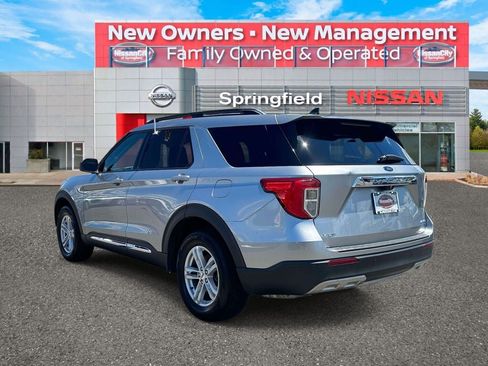 Used 2021 Ford Explorer XLT w/ Equipment Group 202A AWD/4WD image 5