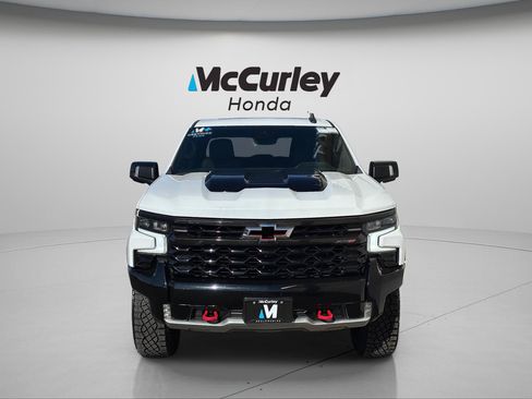 Used 2022 Chevrolet Silverado 1500 ZR2 w/ Technology Package AWD/4WD image 8