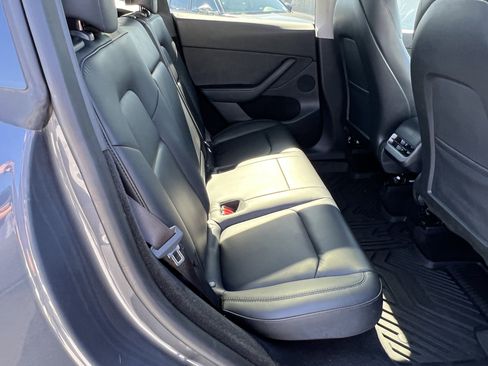 Used 2023 Tesla Model Y AWD image 19