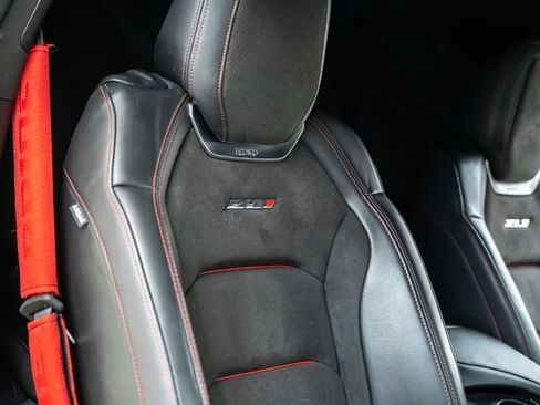 Used 2021 Chevrolet Camaro ZL1 RWD image 27