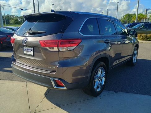 Used 2017 Toyota Highlander Limited FWD image 5