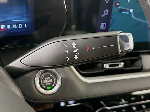New 2026 Chevrolet Equinox LT w/ Convenience Package II FWD image 18