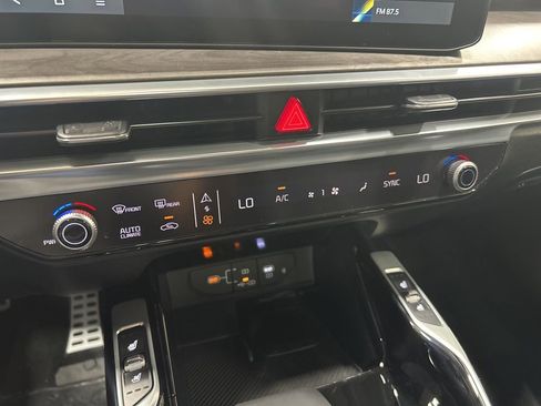 New 2025 Kia Sorento SX image 21