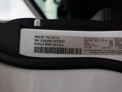 New 2025 Jeep Grand Cherokee Limited image 33