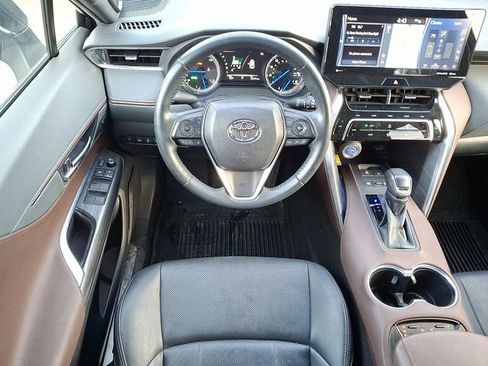 Used 2021 Toyota Venza Limited image 11