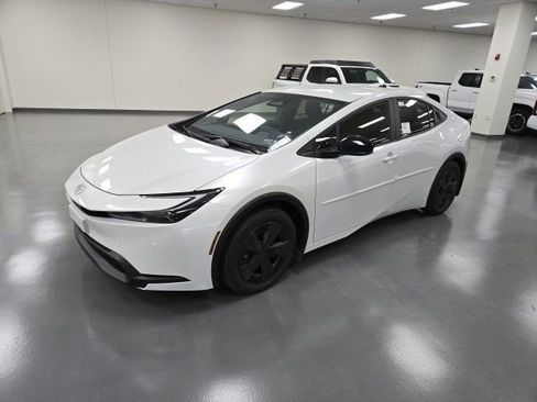 New 2026 Toyota Prius LE image 2