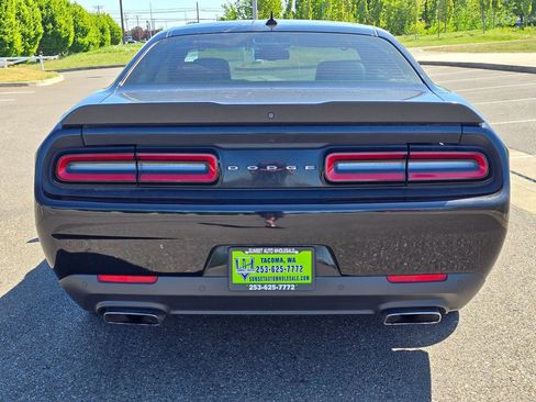 Used 2015 Dodge Challenger R/T Scat Pack w/ Leather Interior Group RWD image 4