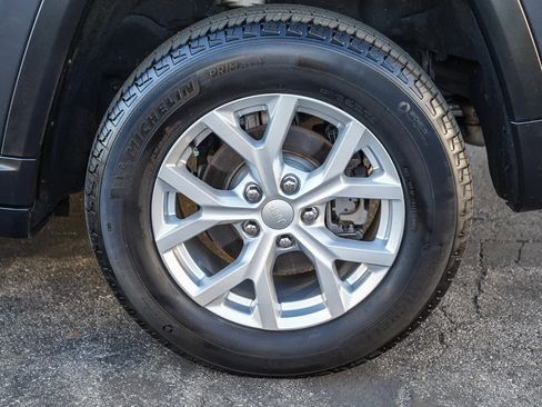 Used 2023 Jeep Grand Cherokee Limited w/ Luxury Tech Group II image 10