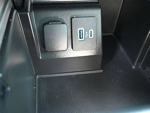 Used 2020 Ford Explorer XLT w/ Equipment Group 202A RWD image 14