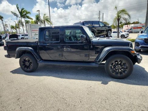 Used 2021 Jeep Gladiator Overland image 5