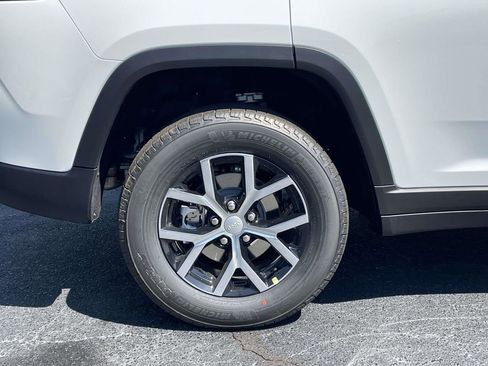 New 2025 Jeep Grand Cherokee Limited w/ Luxury Tech Group II image 38
