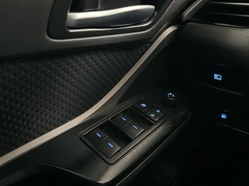 Used 2021 Toyota C-HR LE FWD image 15