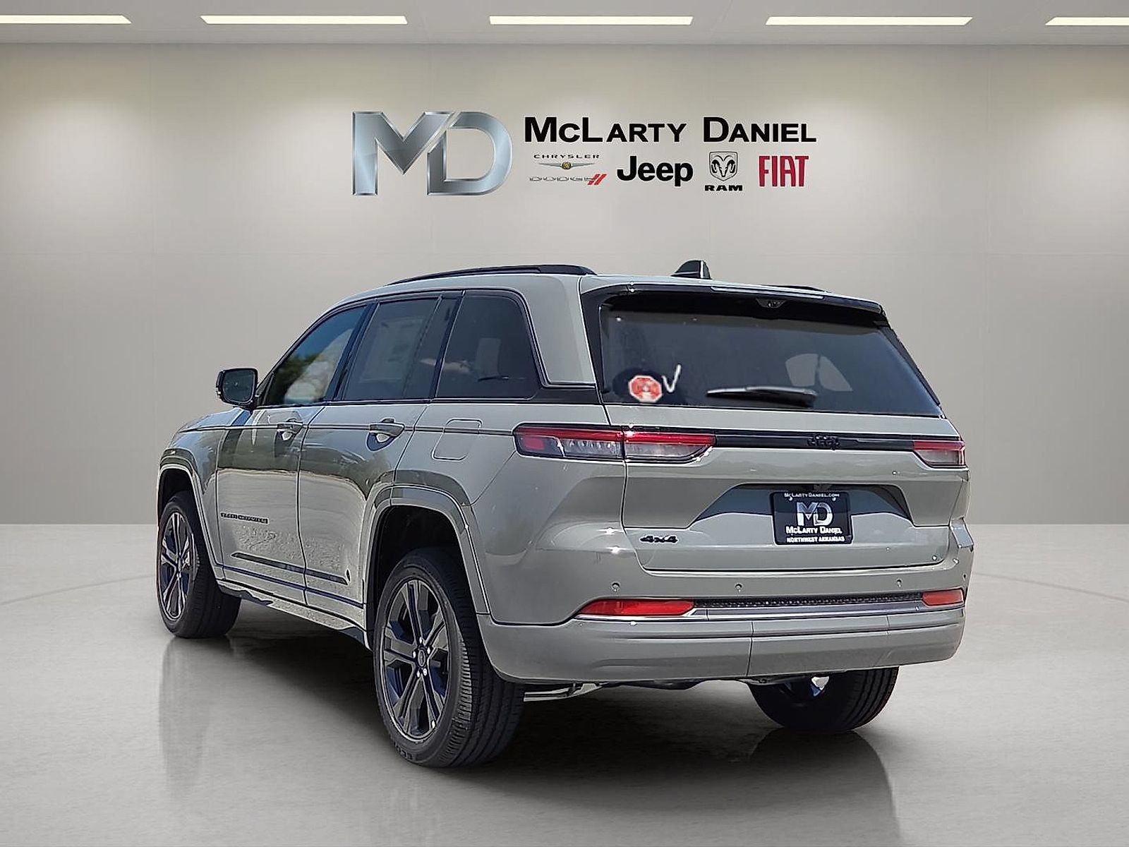New 2027 Jeep Grand Cherokee Limited AWD/4WD image 4