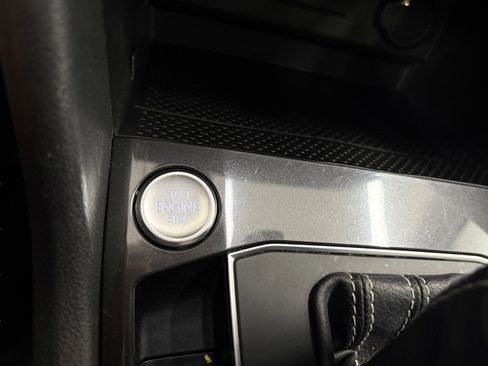 Used 2021 Volkswagen Tiguan SE w/ Panoramic Sunroof Package AWD/4WD image 19