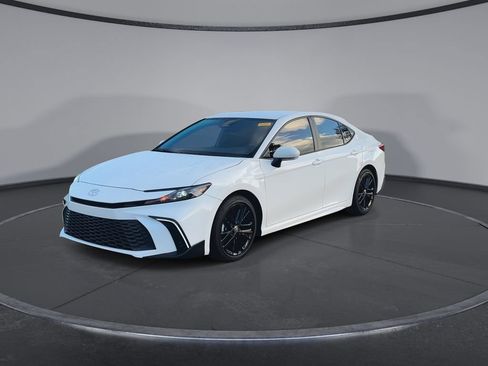 Used 2025 Toyota Camry SE FWD image 4