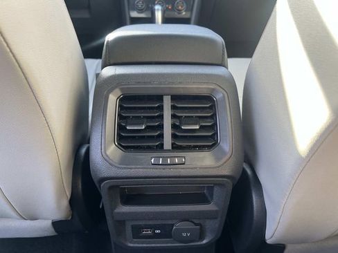 Used 2019 Volkswagen Tiguan SE w/ Panoramic Sunroof Package image 25